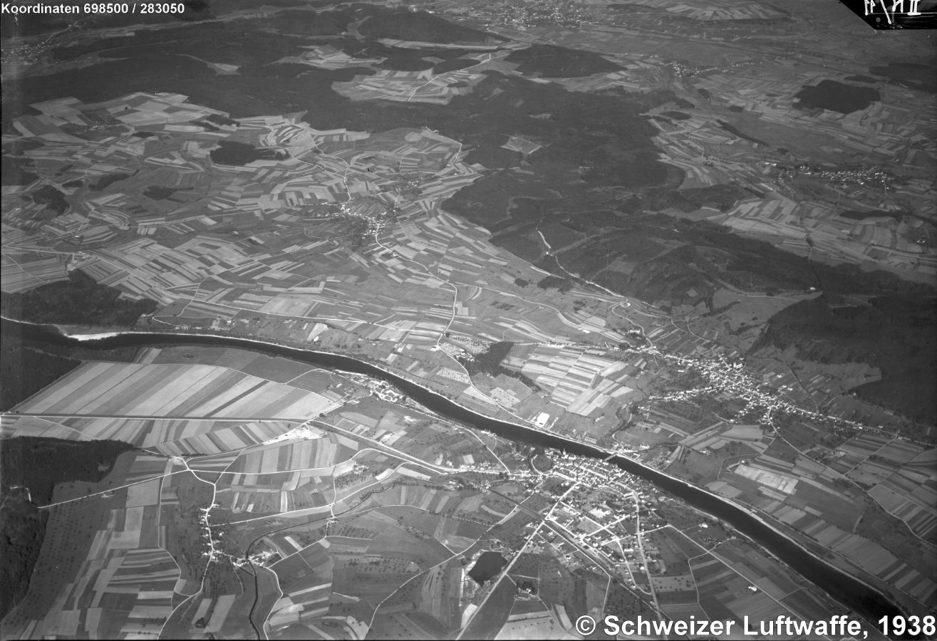 Aufnahme um 1938 Blick gegen N - Im Vordergrund: Diessenhofen mit Rheinbrücke nach Gailingen; Dörflingen Bild Mitte - im Osten das deutsche Dorf Randegg